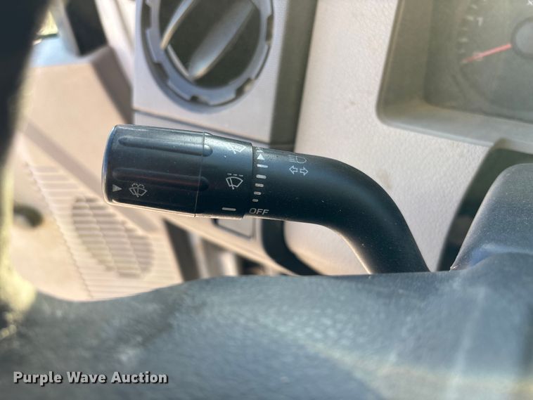 image for item EV3281 2010 Ford F550 Super Duty bucket truck