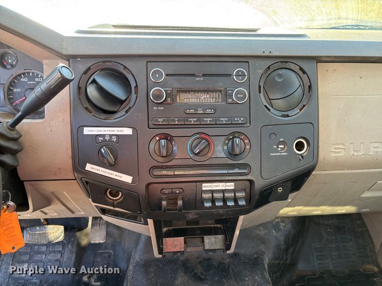 image for item EV3281 2010 Ford F550 Super Duty bucket truck