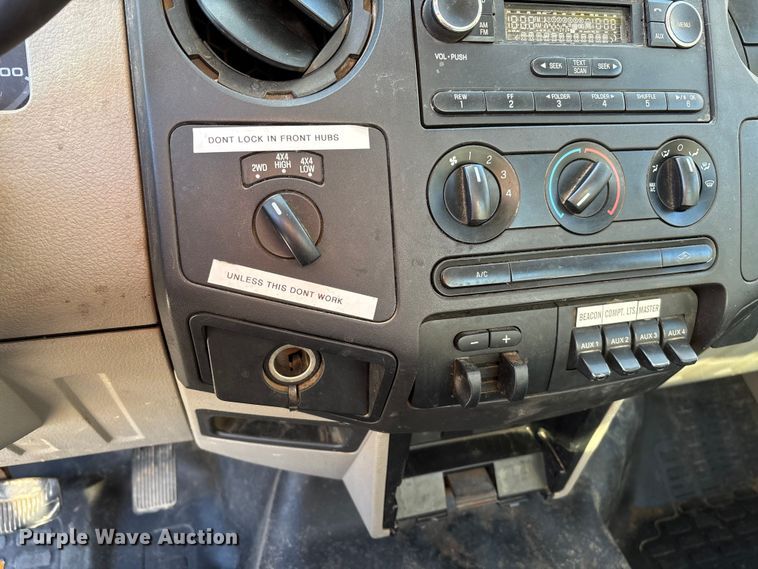 image for item EV3281 2010 Ford F550 Super Duty bucket truck