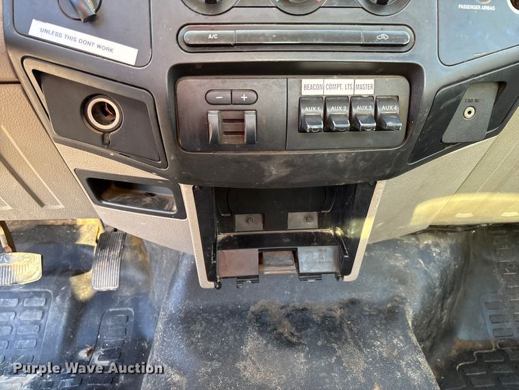 image for item EV3281 2010 Ford F550 Super Duty bucket truck