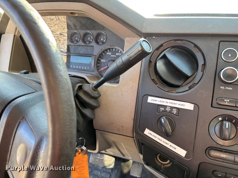 image for item EV3281 2010 Ford F550 Super Duty bucket truck