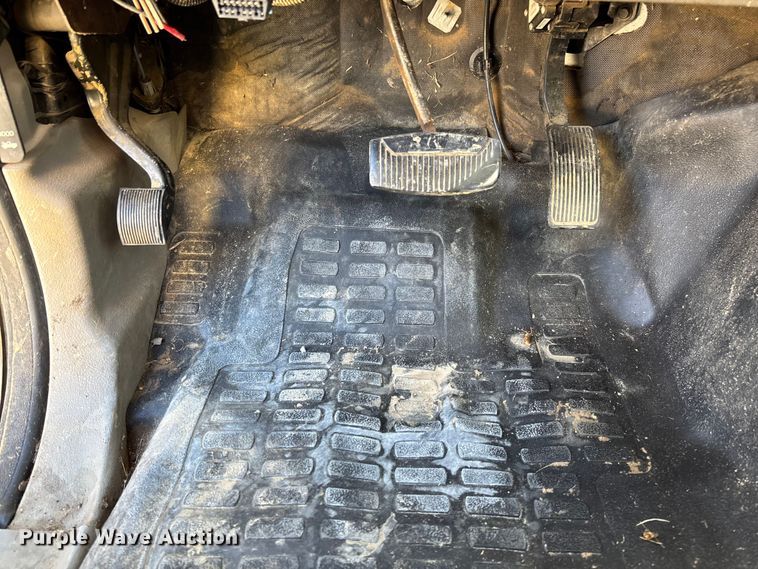 image for item EV3281 2010 Ford F550 Super Duty bucket truck