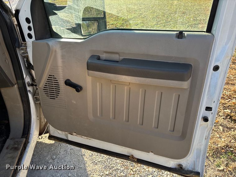 image for item EV3281 2010 Ford F550 Super Duty bucket truck