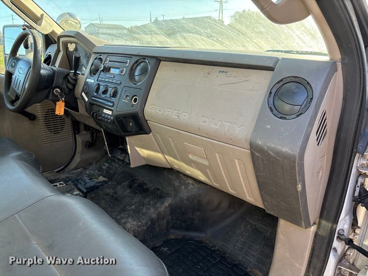 image for item EV3281 2010 Ford F550 Super Duty bucket truck