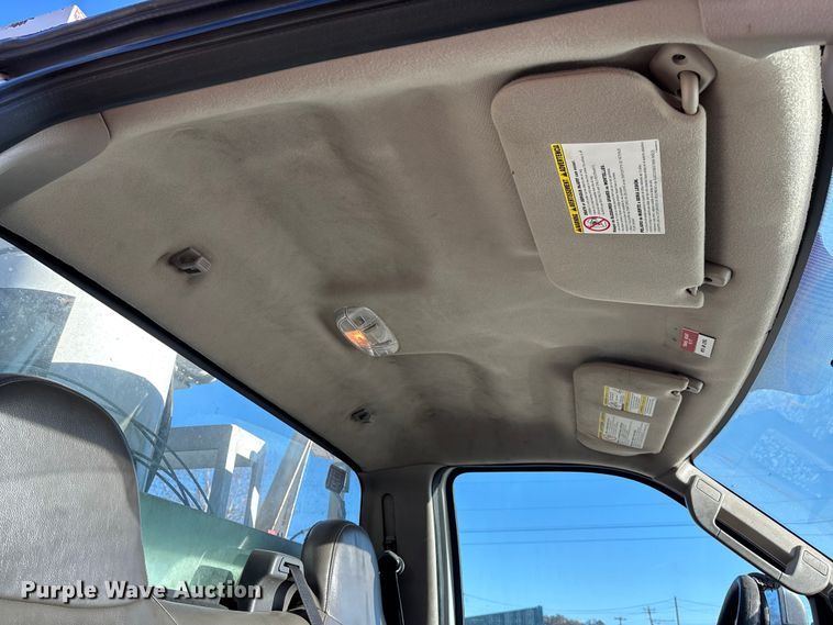 image for item EV3281 2010 Ford F550 Super Duty bucket truck