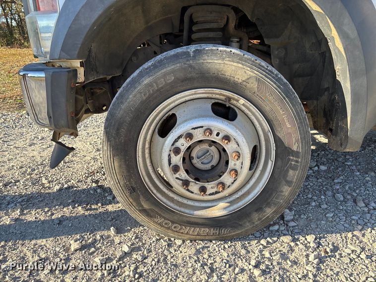 image for item EV3281 2010 Ford F550 Super Duty bucket truck