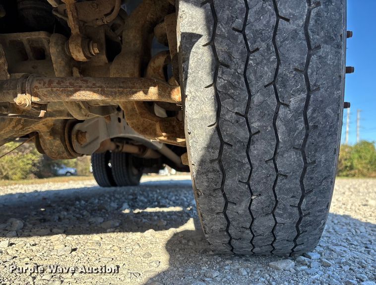 image for item EV3281 2010 Ford F550 Super Duty bucket truck