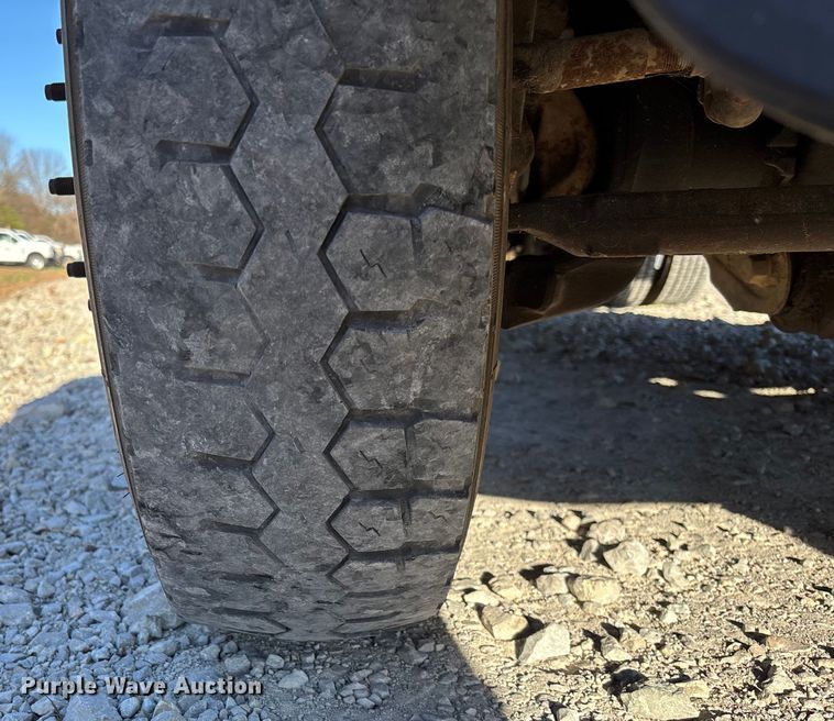 image for item EV3281 2010 Ford F550 Super Duty bucket truck