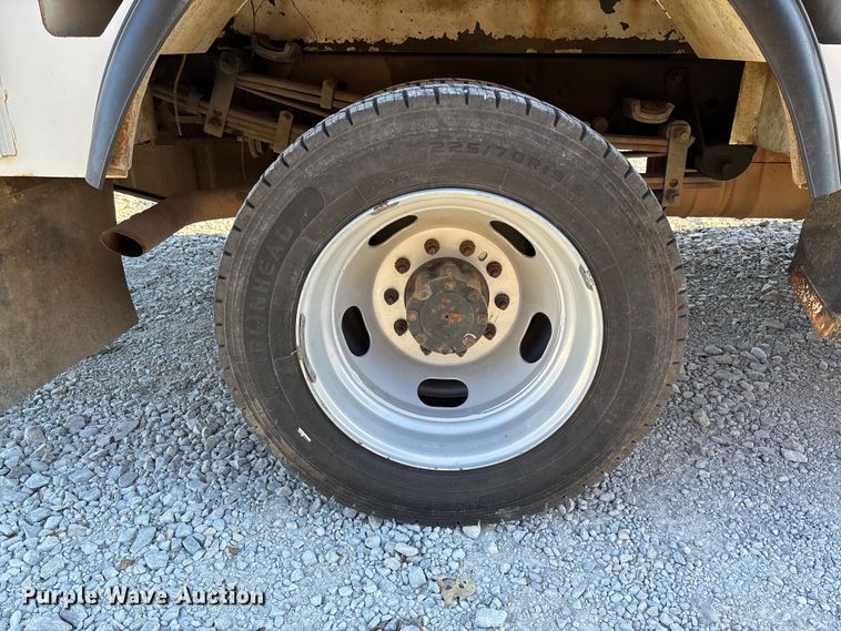 image for item EV3281 2010 Ford F550 Super Duty bucket truck