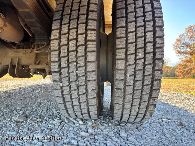 image for item EV3281 2010 Ford F550 Super Duty bucket truck