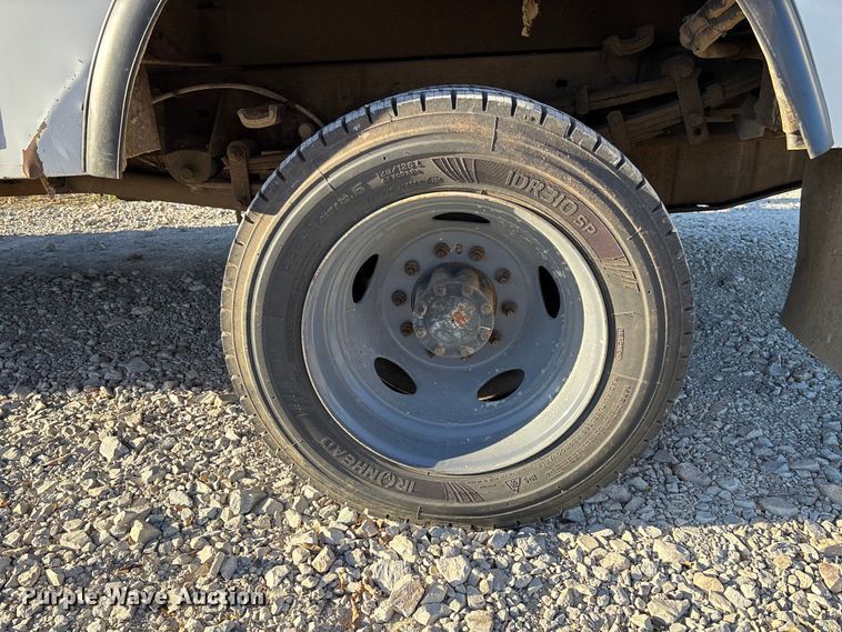 image for item EV3281 2010 Ford F550 Super Duty bucket truck