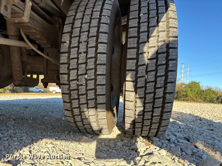 image for item EV3281 2010 Ford F550 Super Duty bucket truck