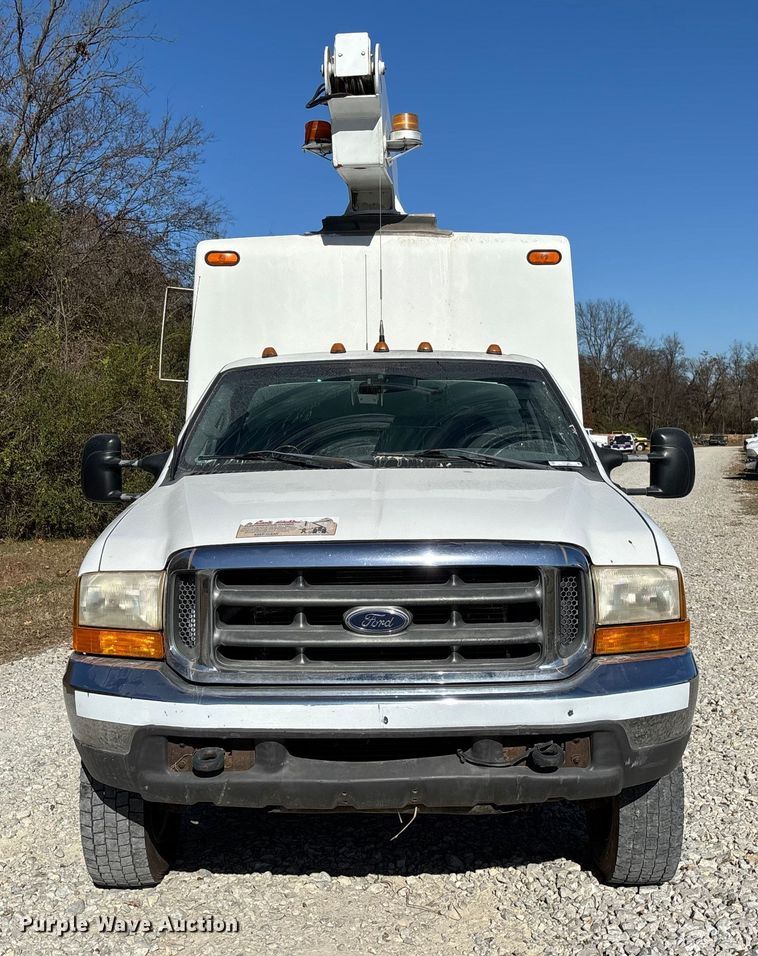 image for item EV3282 1999 Ford F450 Super Duty bucket truck
