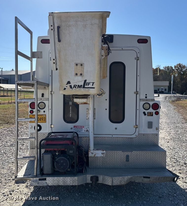 image for item EV3282 1999 Ford F450 Super Duty bucket truck