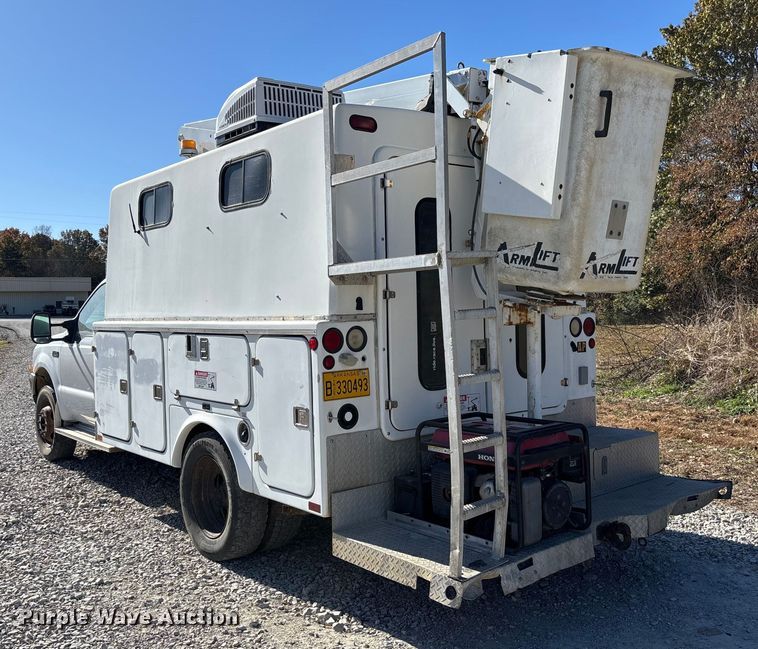 image for item EV3282 1999 Ford F450 Super Duty bucket truck