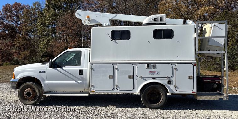 image for item EV3282 1999 Ford F450 Super Duty bucket truck