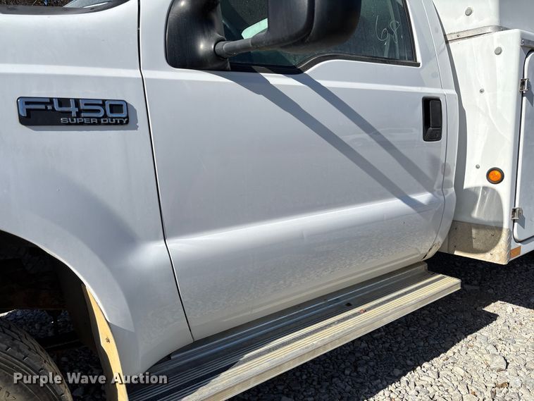 image for item EV3282 1999 Ford F450 Super Duty bucket truck