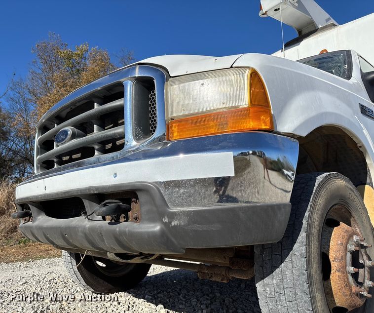image for item EV3282 1999 Ford F450 Super Duty bucket truck