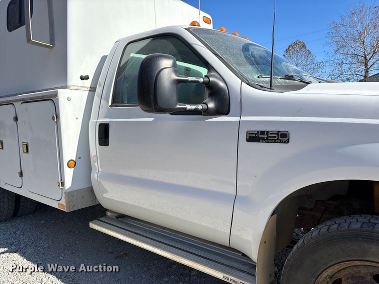 image for item EV3282 1999 Ford F450 Super Duty bucket truck