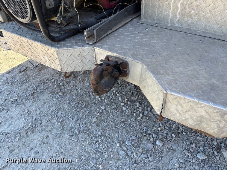 image for item EV3282 1999 Ford F450 Super Duty bucket truck