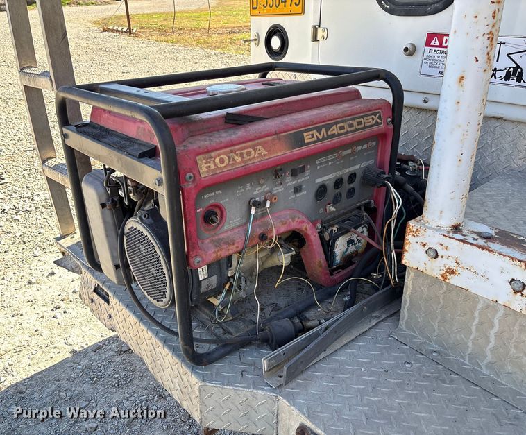 image for item EV3282 1999 Ford F450 Super Duty bucket truck