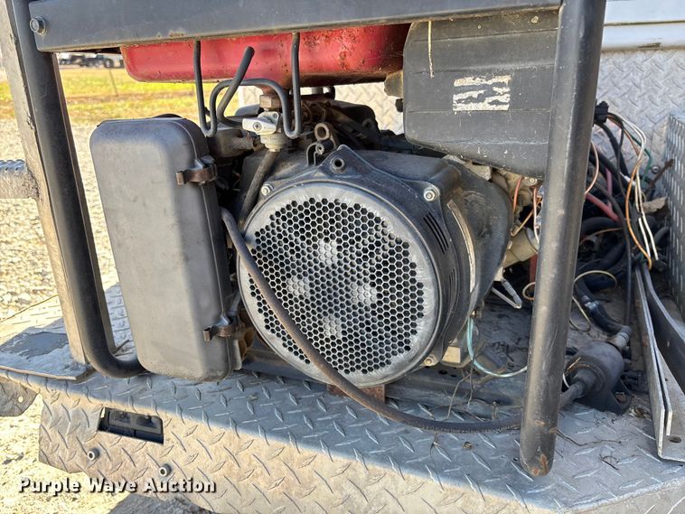 image for item EV3282 1999 Ford F450 Super Duty bucket truck