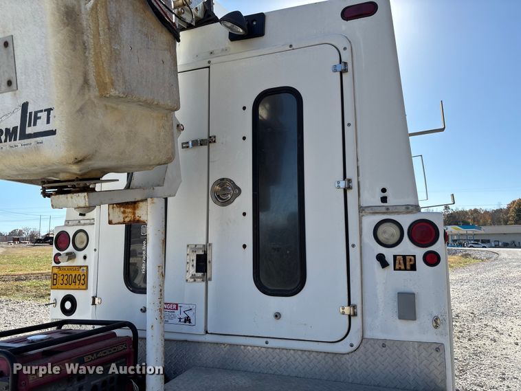 image for item EV3282 1999 Ford F450 Super Duty bucket truck