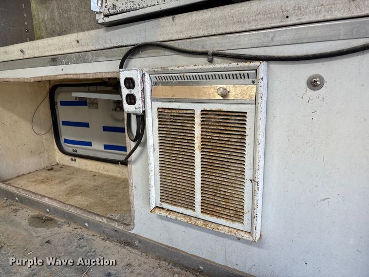 image for item EV3282 1999 Ford F450 Super Duty bucket truck