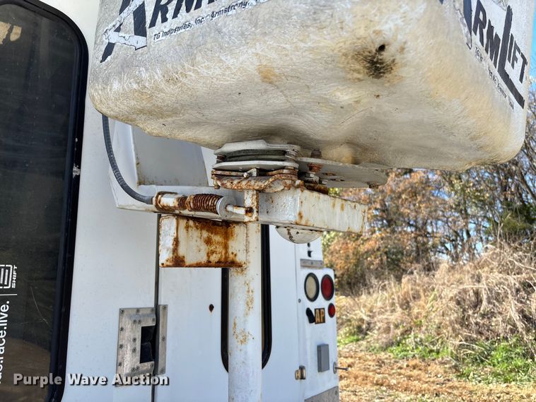 image for item EV3282 1999 Ford F450 Super Duty bucket truck