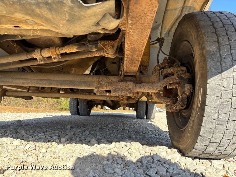 image for item EV3282 1999 Ford F450 Super Duty bucket truck