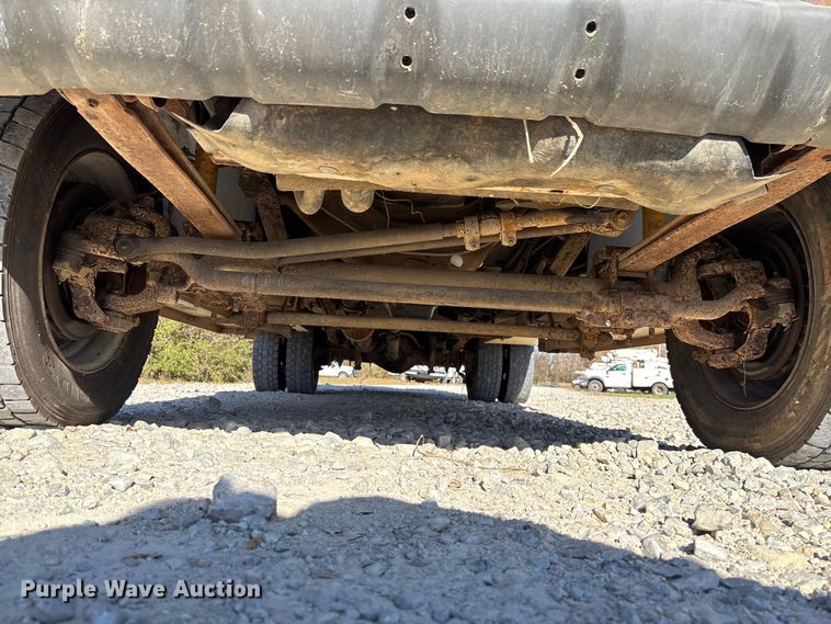 image for item EV3282 1999 Ford F450 Super Duty bucket truck