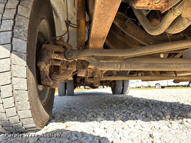 image for item EV3282 1999 Ford F450 Super Duty bucket truck