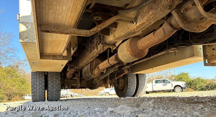 image for item EV3282 1999 Ford F450 Super Duty bucket truck