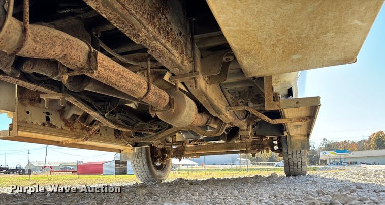 image for item EV3282 1999 Ford F450 Super Duty bucket truck