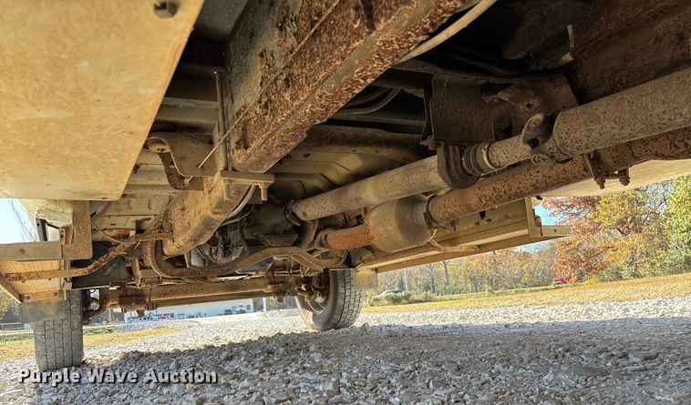 image for item EV3282 1999 Ford F450 Super Duty bucket truck