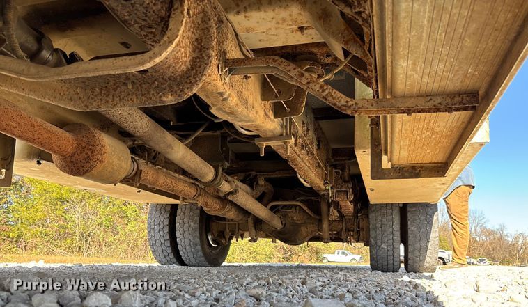 image for item EV3282 1999 Ford F450 Super Duty bucket truck