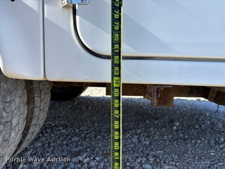 image for item EV3282 1999 Ford F450 Super Duty bucket truck