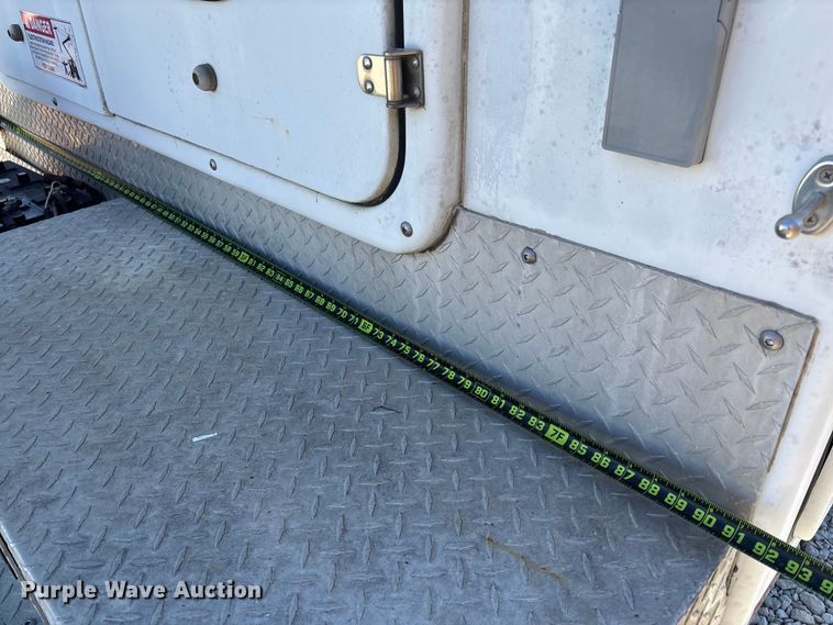 image for item EV3282 1999 Ford F450 Super Duty bucket truck