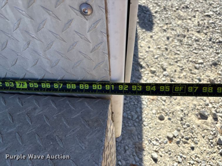 image for item EV3282 1999 Ford F450 Super Duty bucket truck