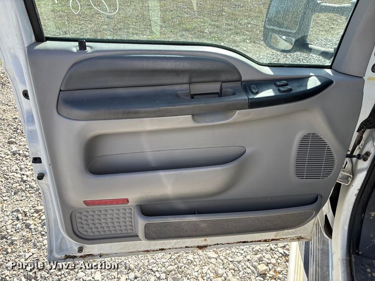 image for item EV3282 1999 Ford F450 Super Duty bucket truck