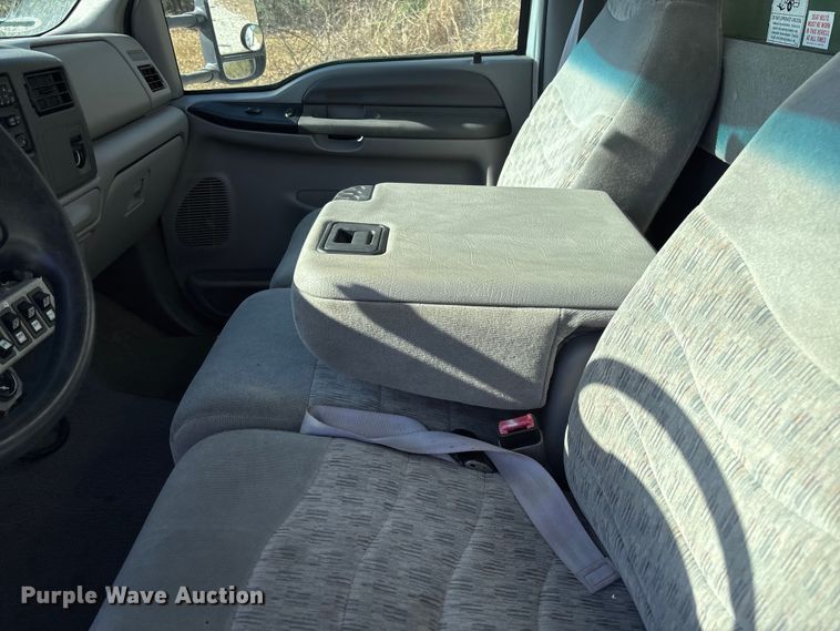 image for item EV3282 1999 Ford F450 Super Duty bucket truck