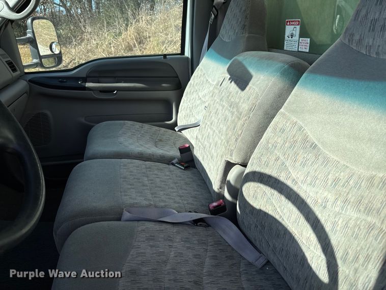 image for item EV3282 1999 Ford F450 Super Duty bucket truck