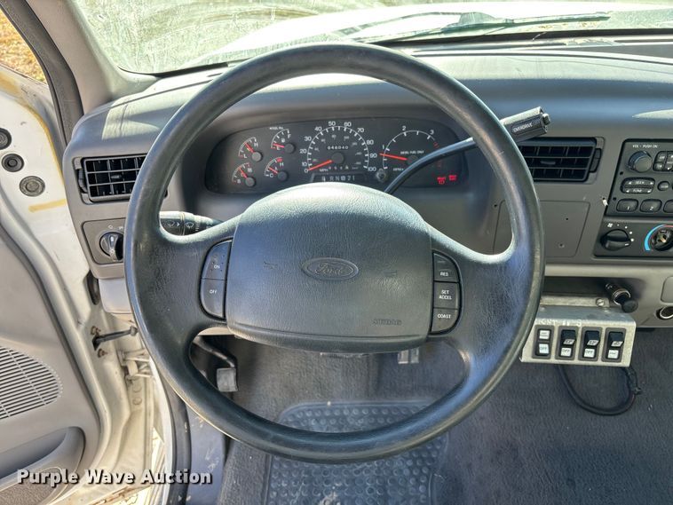 image for item EV3282 1999 Ford F450 Super Duty bucket truck