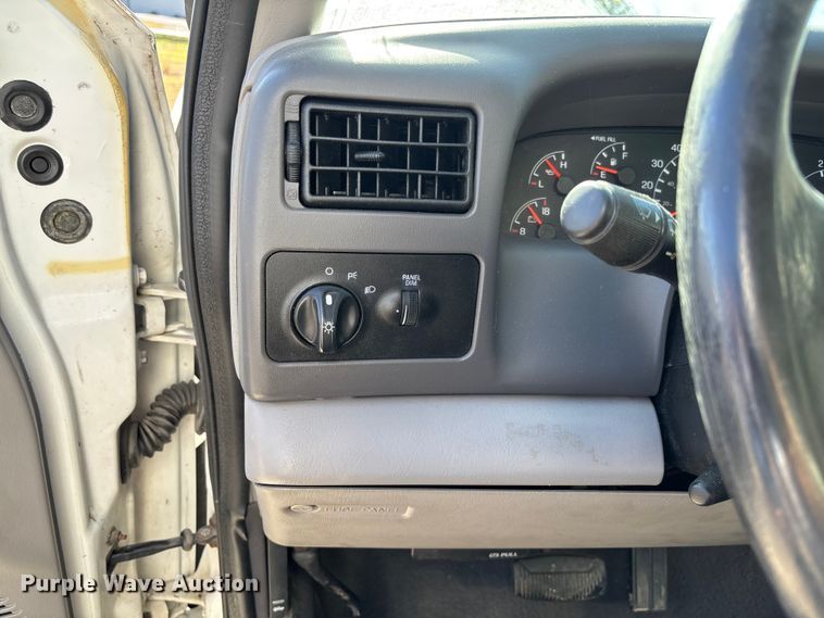 image for item EV3282 1999 Ford F450 Super Duty bucket truck