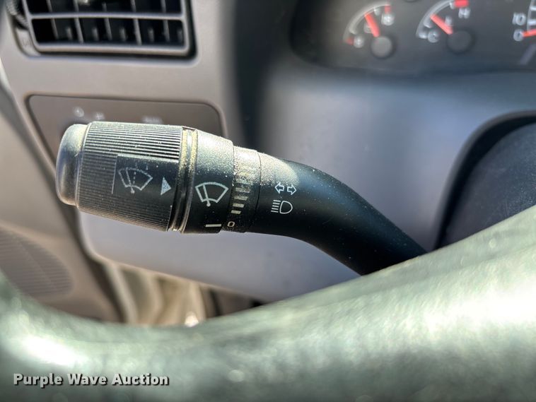 image for item EV3282 1999 Ford F450 Super Duty bucket truck