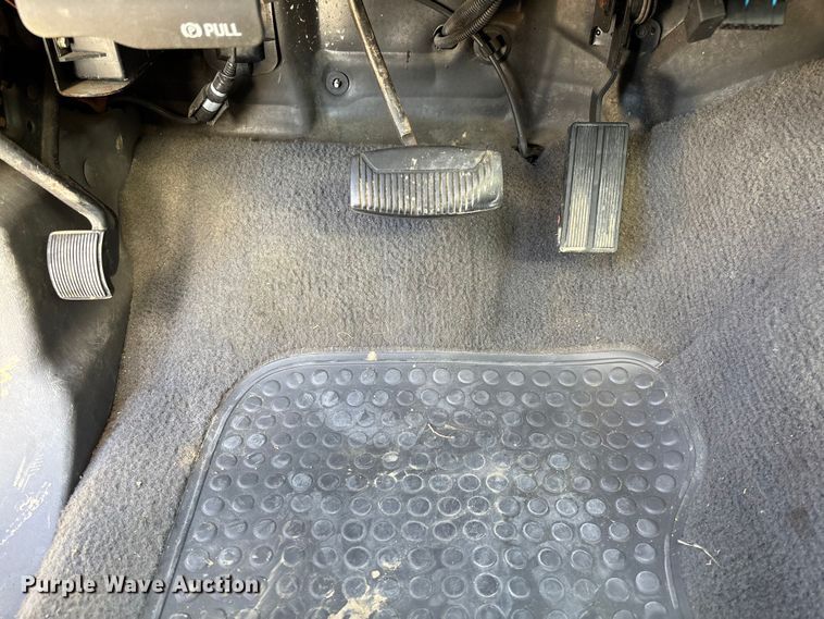 image for item EV3282 1999 Ford F450 Super Duty bucket truck