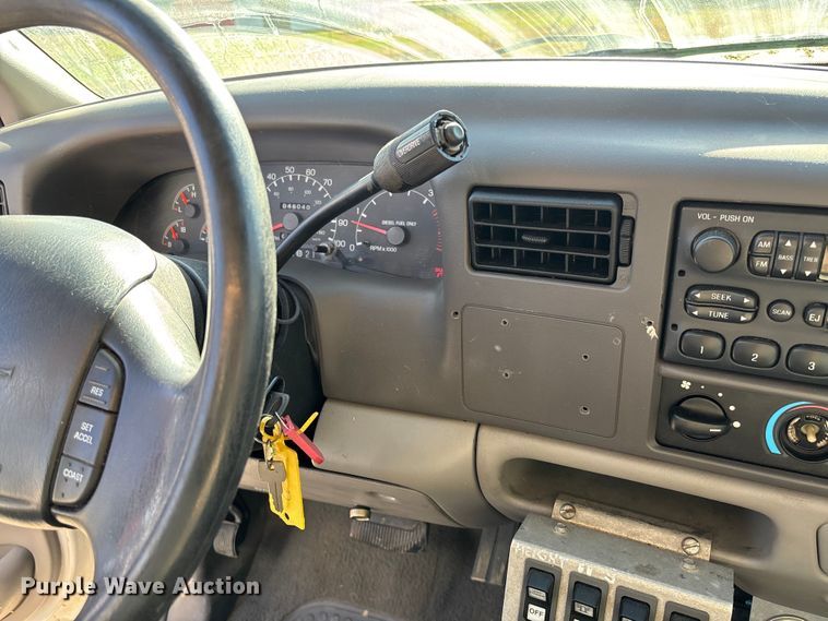 image for item EV3282 1999 Ford F450 Super Duty bucket truck