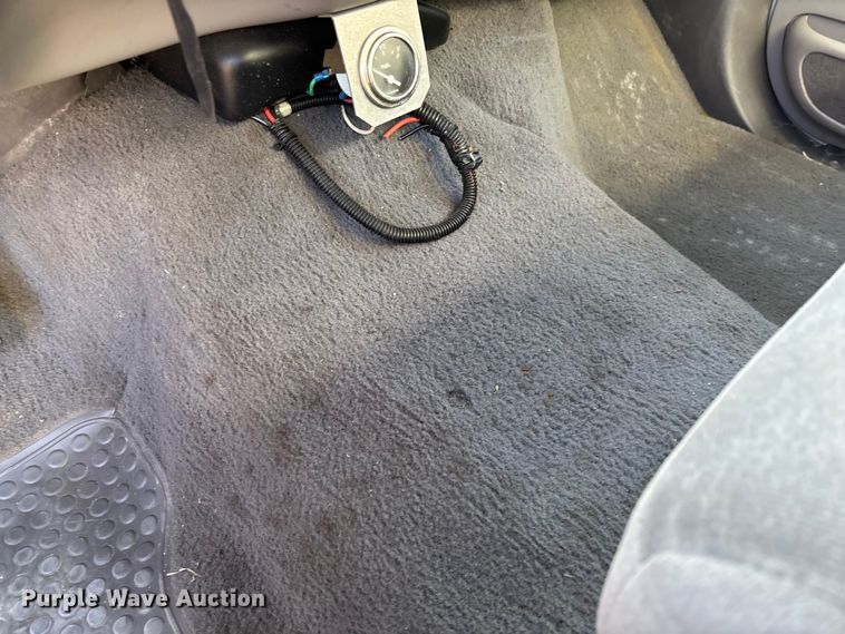 image for item EV3282 1999 Ford F450 Super Duty bucket truck