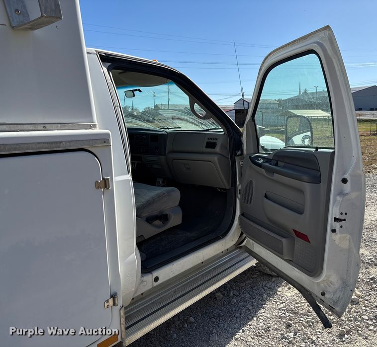 image for item EV3282 1999 Ford F450 Super Duty bucket truck