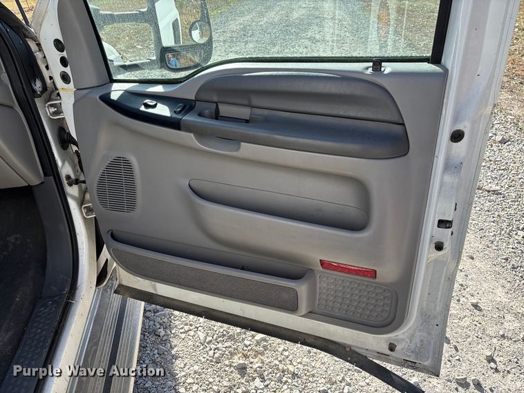 image for item EV3282 1999 Ford F450 Super Duty bucket truck